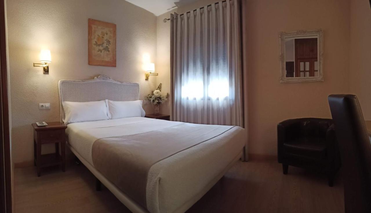 Hostal Rural Moratin Pastrana Dış mekan fotoğraf
